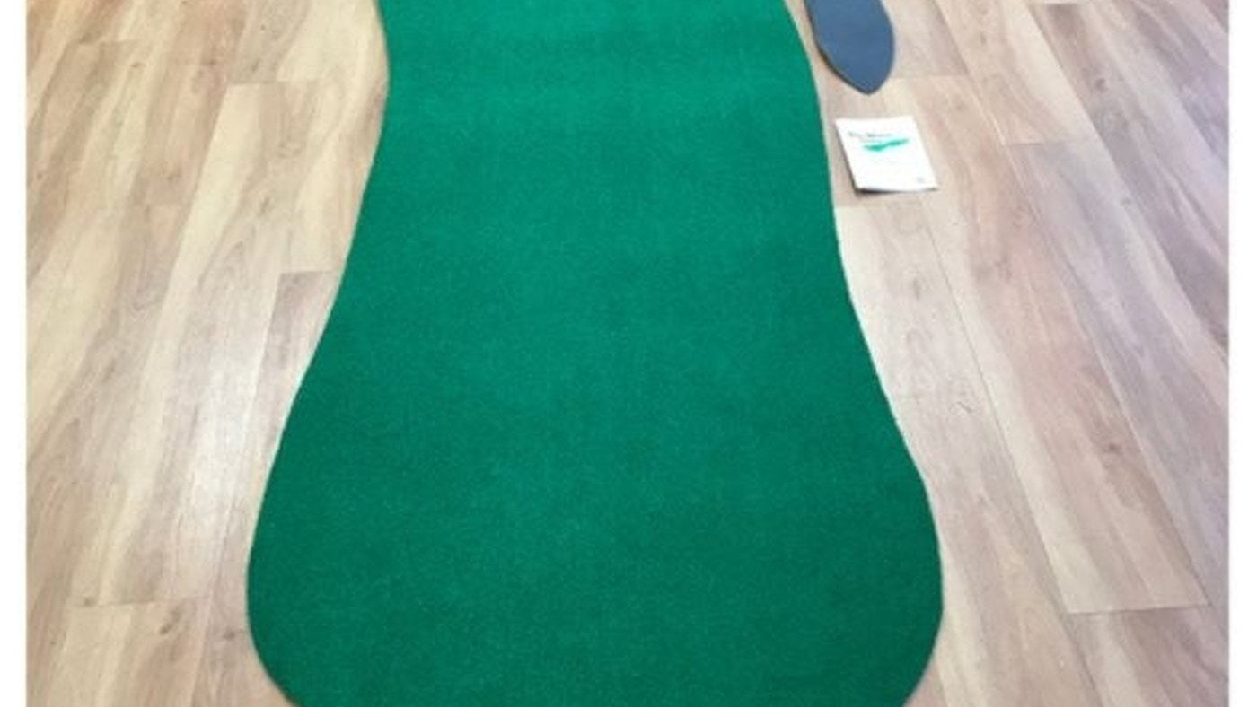 Big Moss Original V2 indoor putting green on a wood floor